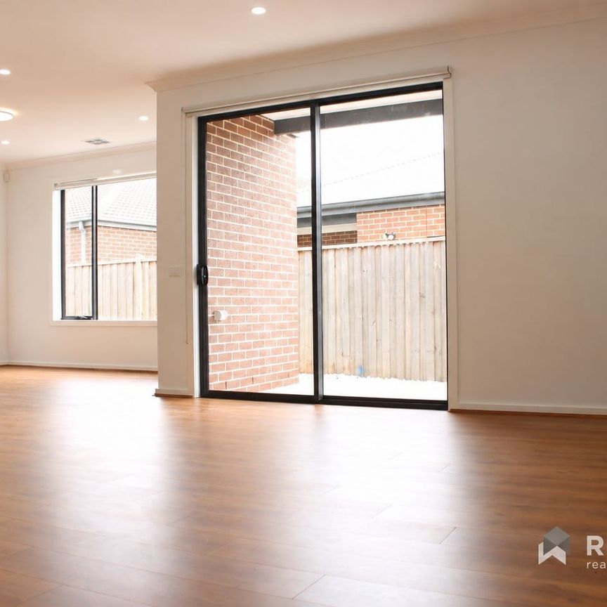 Brand New Spacious 4-Bedroom Family Home Ready to Move in! - Photo 1