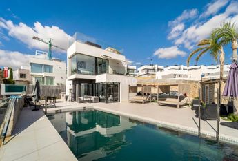 Modern villa with sea views in Balcón de Finestrat