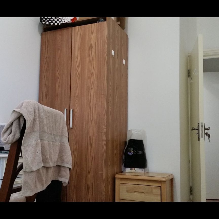 Room in a Shared Flat, Stockport Road, M12 - Photo 1