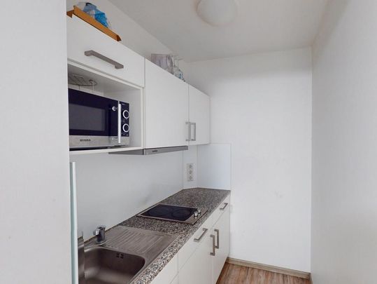 Möbliertes Zimmer in Frauen-WG in zentraler Lage für Studenten und Azubis - Photo 1