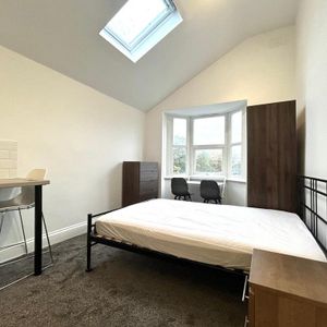 6 bedroom flat to rent - Photo 2