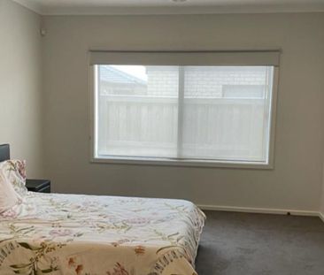 Stunning Family Home with Modern Features & Spacious Layout! - Photo 6