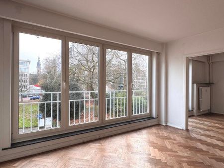 Lichtrijk en ruim éénslaapkamerappartement gelegen aan het Sint-Annaplein - Photo 4