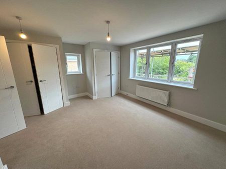 4 bedroom detached house to rent - Photo 3