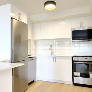 Renovee 3 1/2 I $1408/mois I metro atwater - Photo 2