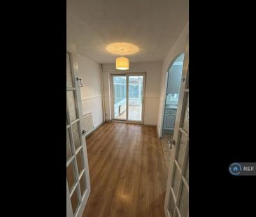 3 bedroom semi-detached house to rent - Photo 6