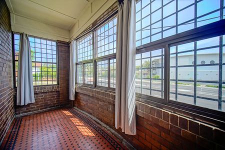 Spacious 3-Bedroom Home with Yard & Parking - Photo 3