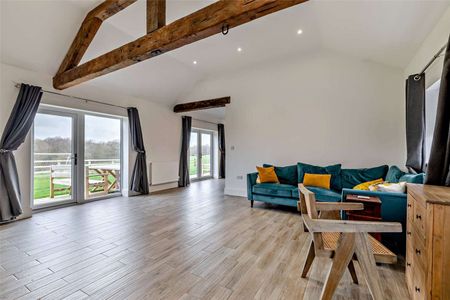 High specification single-level barn conversion with large garden and fabulous views - Photo 3