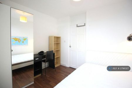 1 bedroom in a flat share to rent - Photo 3