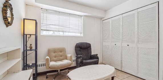 3 1/2 basement apt - Photo 2