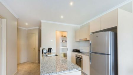 Want to Live with Style and Convenience! - Furnishing Optional - Photo 4