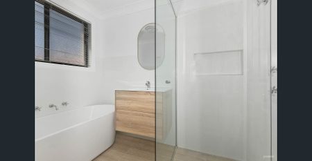 SPACIOUS FAMILY HOME WITH PARK VIEWS AND ULTIMATE PRIVACY - Photo 4