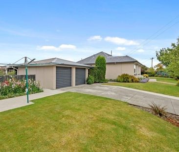 Spacious Living - Photo 3