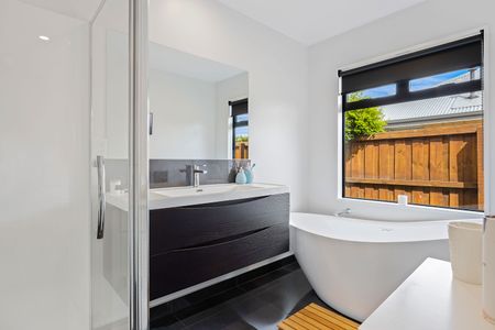 Modern Family Living in a Quiet Cul-de-Sac - Photo 4