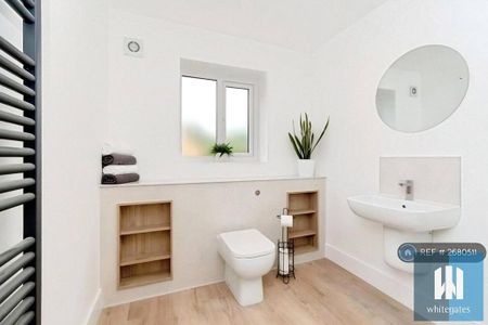 1 bedroom in a house share to rent - Photo 5