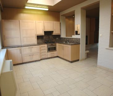 COMFORTABELE RIJWONING NABIJ CENTRUM ROESELARE - Photo 1