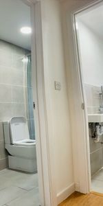 Room in a Shared House, Tamworthlane, CR4 - Photo 3