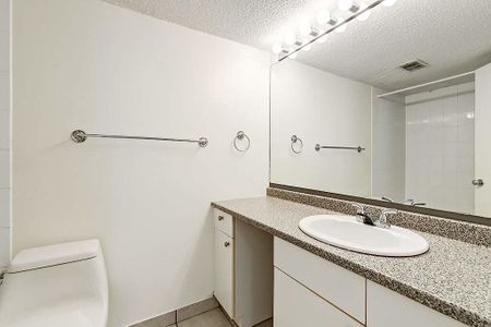 604 14 Ave SW, Calgary - Photo 3