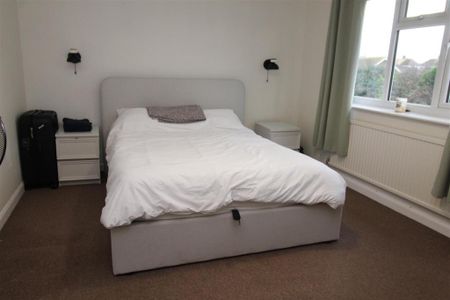 3 bedroom semi-detached house to rent - Photo 4