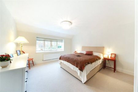 4 Bedroom House - Burnham Square, Upper Froyle - Photo 5