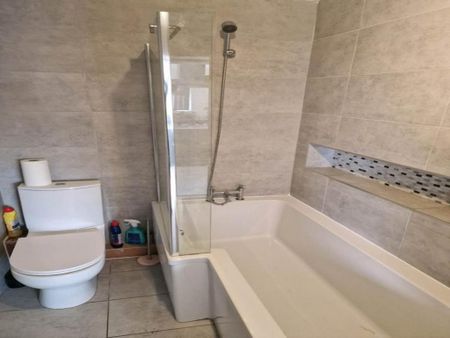 1 bedroom in a house share to rent - Photo 5