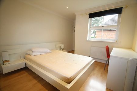 Victoria Mews, St. Judes Road, Englefield Green, Egham, TW20 0BF - Photo 2