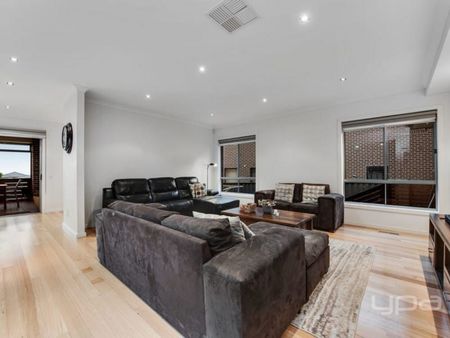 THE PERFECT FAMILY HOME! - Photo 2