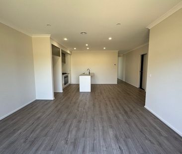 Near new 3 bedroom home! - Photo 5