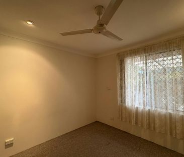 WELL PRESENTED UNIT IN PRIME LOCATION - Photo 3