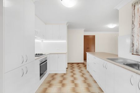 Immaculate 4 Bedroom Family Home - Photo 5