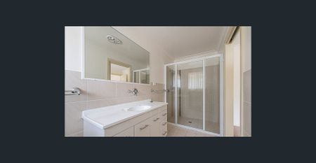 Large & Spacious Home - Photo 3