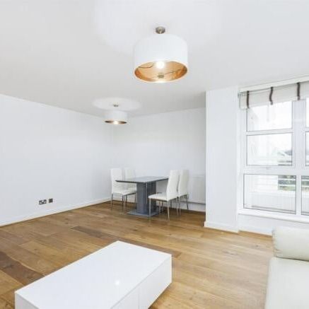 2 Bed Flat, Barrier Point Road, E16 - Photo 1