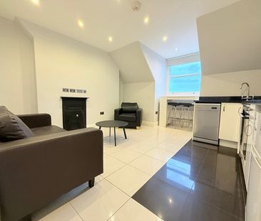 2 Bed Flat, Heath Street, NW3 - Photo 4