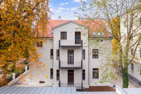 Erstbezug - Herrschaftliche Beletage in prachtvoll sanierter Jugendstilvilla - Photo 2