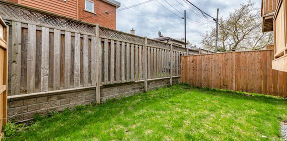 For Lease - 383 Brant Street Unit# #2, Vanier and Kingsview Park, Ontario - Photo 2