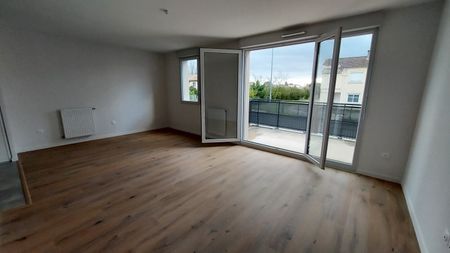 Location Appartement 3 pièces 62m² BRUGUIERES 31150 - Photo 2