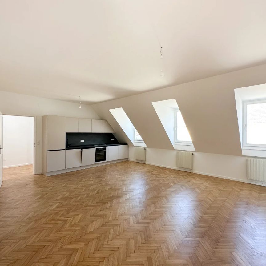 TRAUMHAFTE 2-Zimmer-DACHGESCHOSS-Wohnung | Nahe KUTSCHKERMARKT - Photo 1