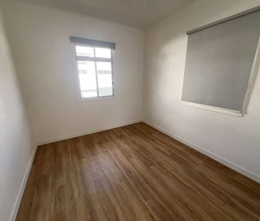 Spacious 4-Bedroom Beach Home in Prime Position - Photo 4