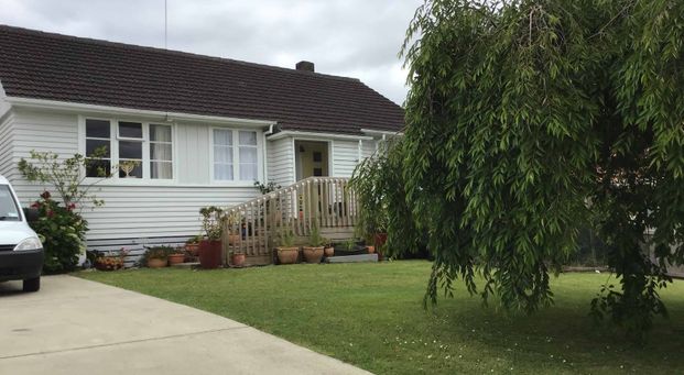 Cozy three-bedroom home available for rent! - Photo 1