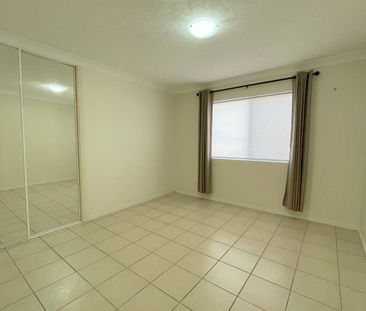 Ground Floor - Waterfront Complex! - Photo 5