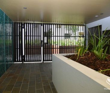 Modern 2-Bedroom Apartment in Boggo Road Village - Prime Dutton Par... - Photo 3