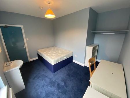 6 bedroom private hall to rent - Photo 3