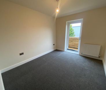 4 bedroom semi-detached house to rent - Photo 3