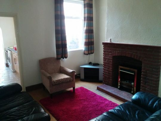 A Smart Pad for 5 at Staffs Uni - Photo 1