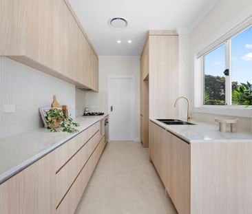 Newly renovated family home the optimum in location, size and finishes - Photo 4