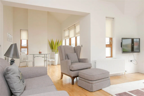 Apartment 3, 2 Knockdene Gate - Photo 1