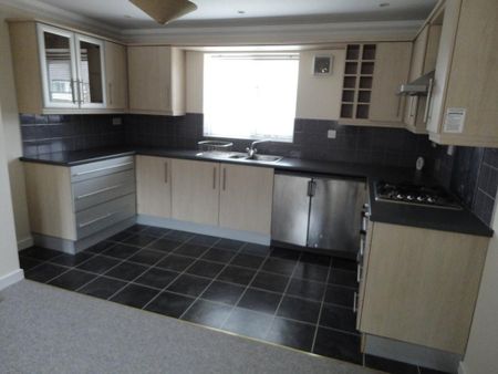 2 bedroom maisonette to rent - Photo 2