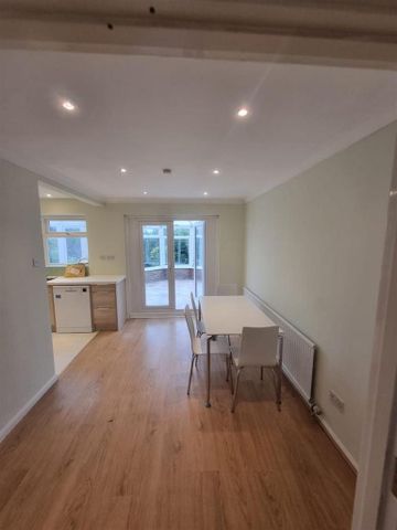 4 bedroom house to rent - Photo 3