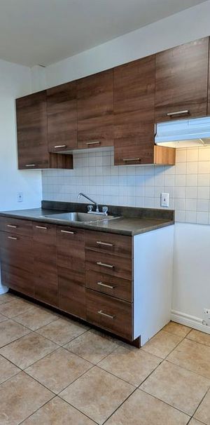 Immeuble - 548-558 King Est Appartement 3 ½ + à Louer Rue King Est - Fraîchement Rénové - Photo 1