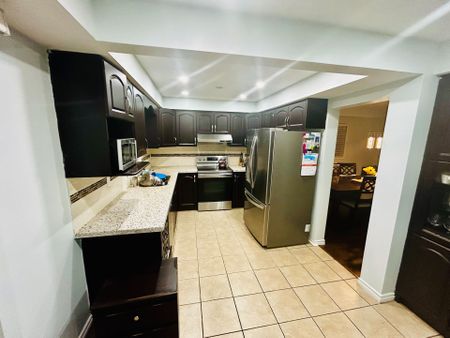 For Lease - 3035 Dalehurst Drive Unit# Upper, Mississauga, Ontario - Photo 2